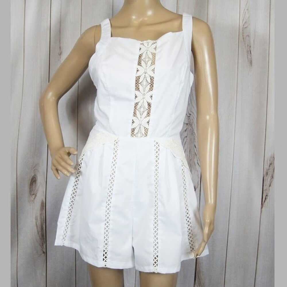Dygarni White Boho Romper Juniors Medium Crochet Lace Floral Lined NWOT Festival
